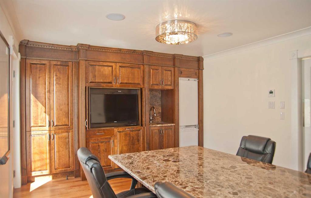 709 Edmonton Trail Property Photo 14