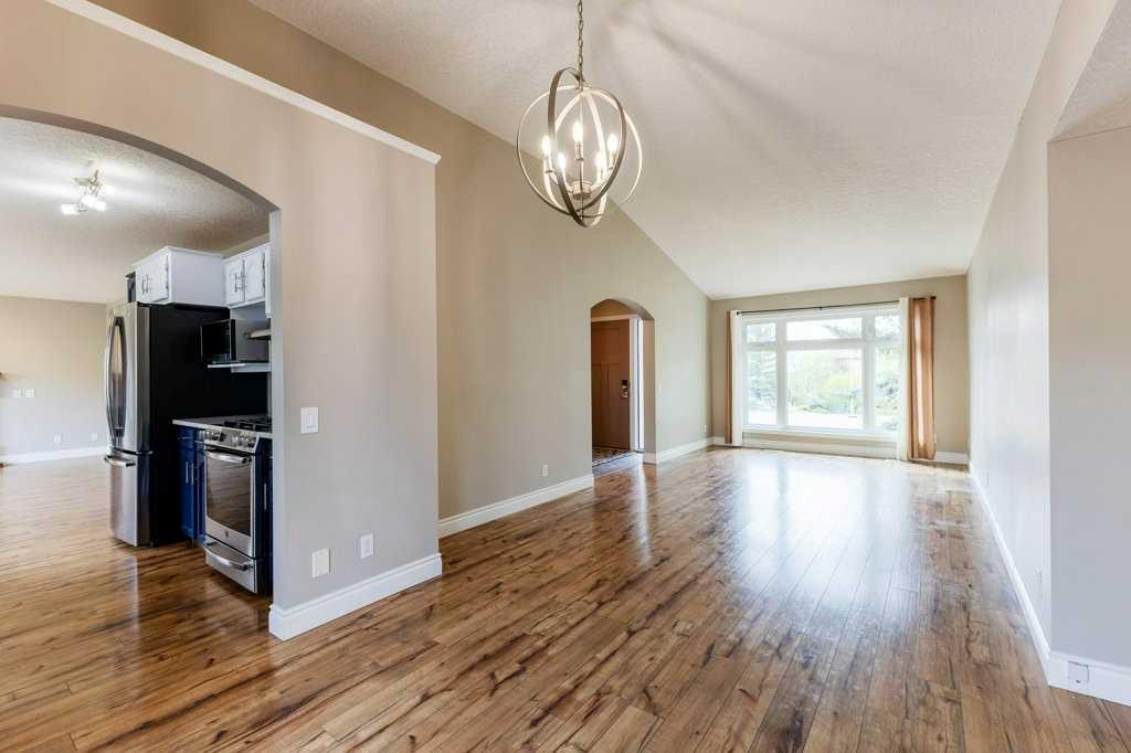 160 Gleneagles Close Property Photo 3