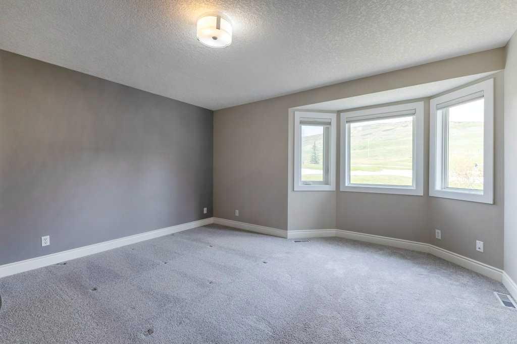 160 Gleneagles Close Property Photo 15
