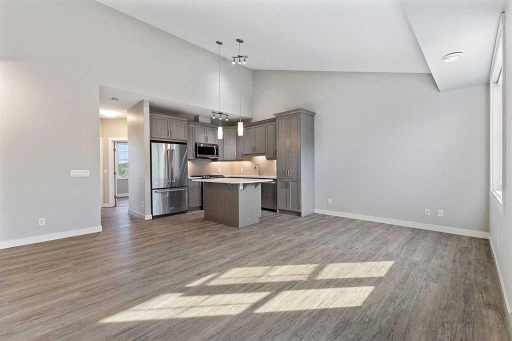 155 Cranbrook Walk Walkway Property Photo 10