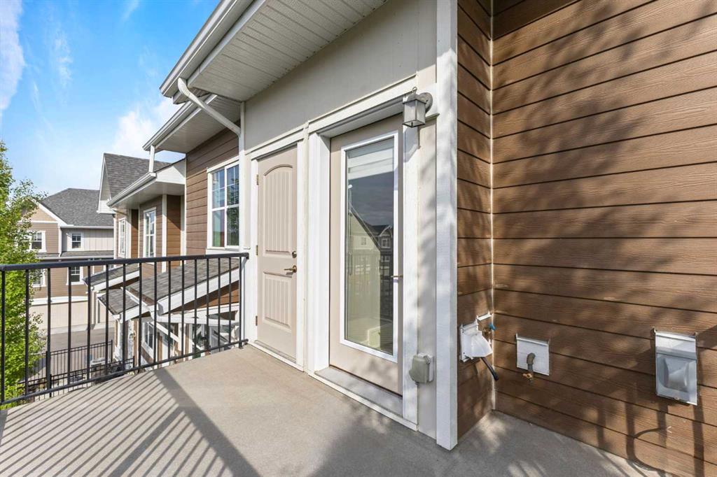 155 Cranbrook Walk Walkway Property Photo 17