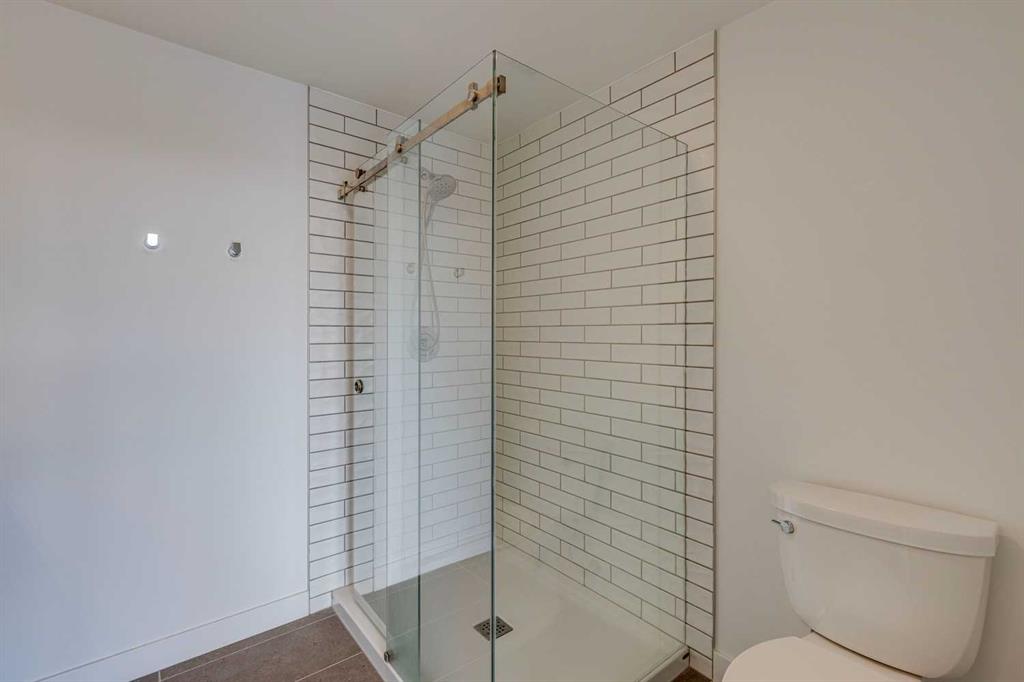 327 9a Street 401 Property Photo 23