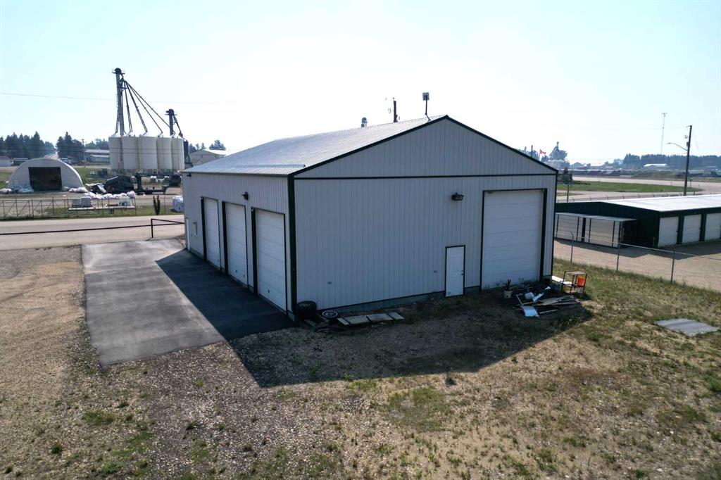 4806 52nd Street Property Photo 3