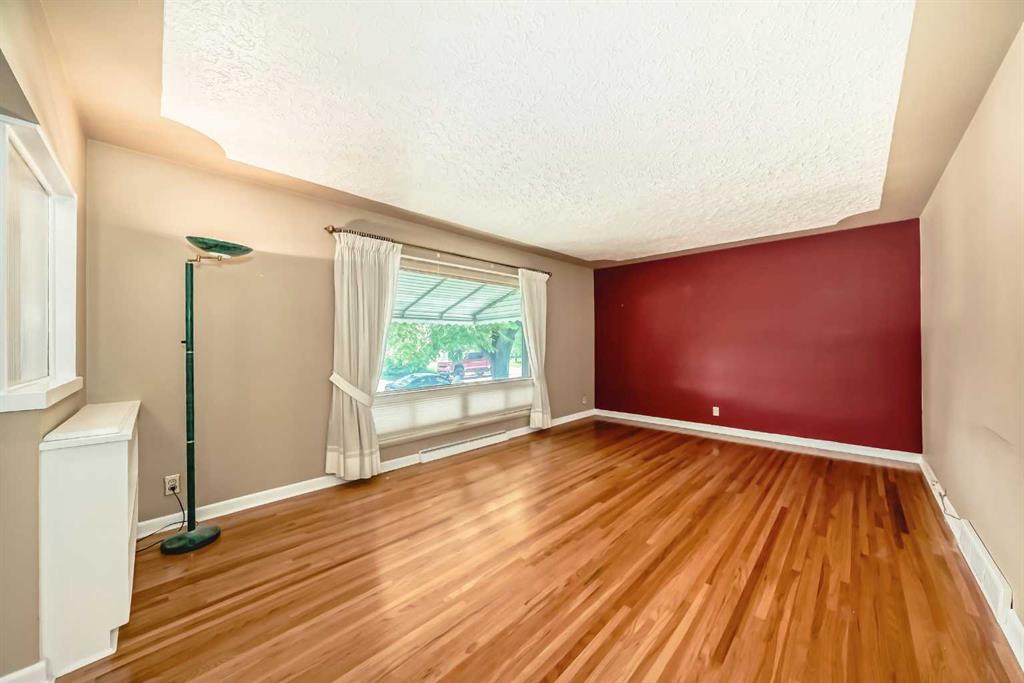 120 41 Avenue Property Photo 4