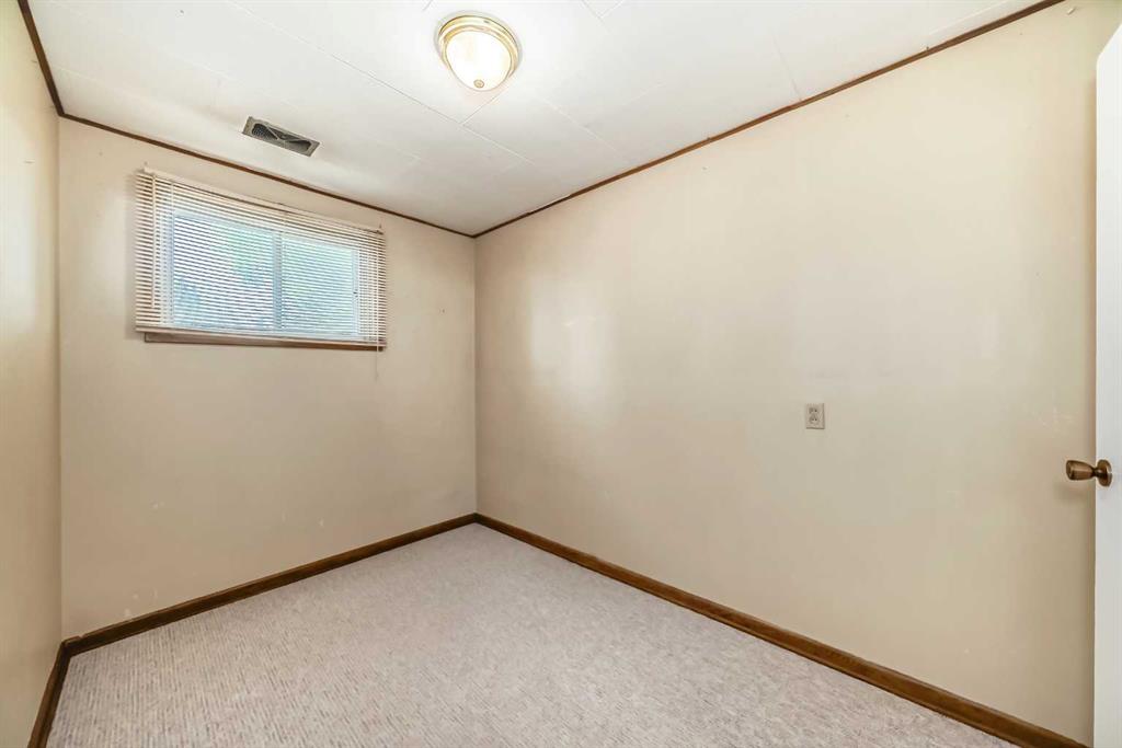 120 41 Avenue Property Photo 23