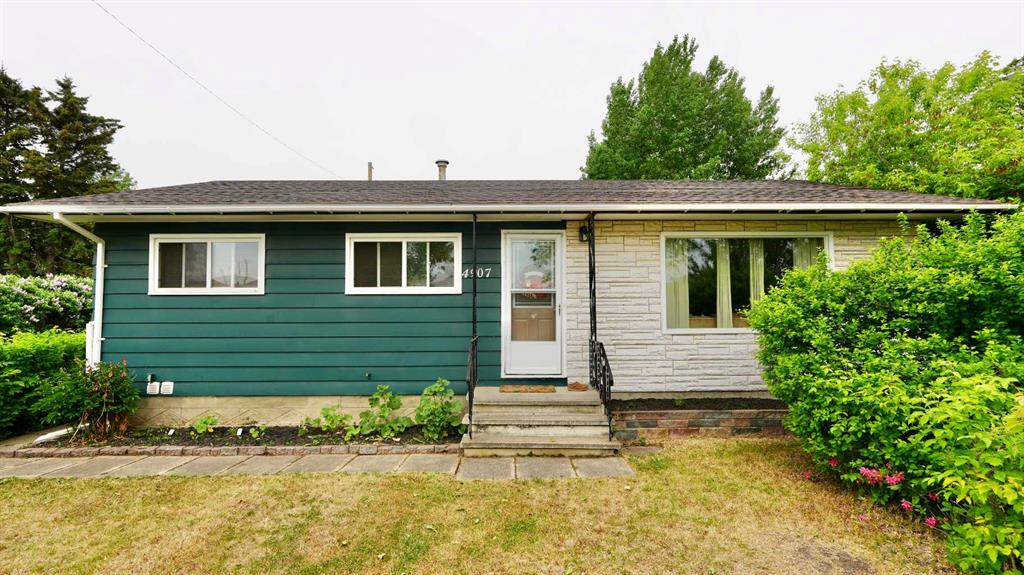 4907 52 Street Property Photo 1