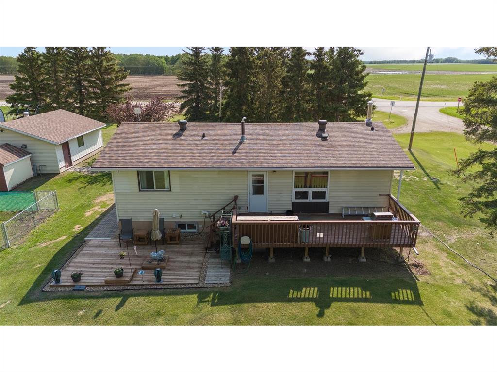441002 Highway 822 Property Photo 8
