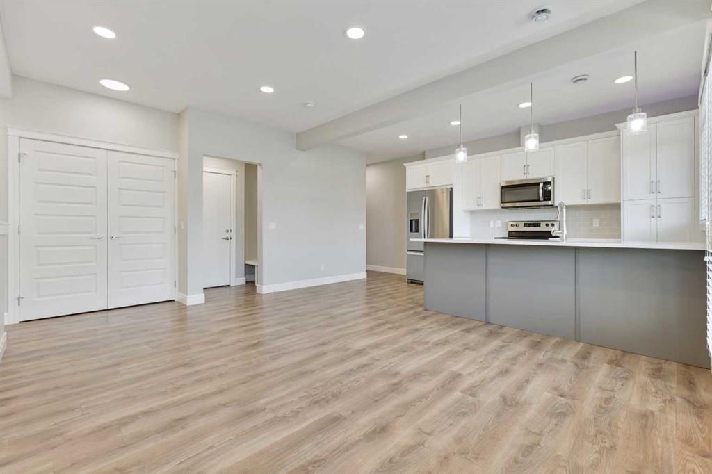 19617 45 Street Property Photo 4