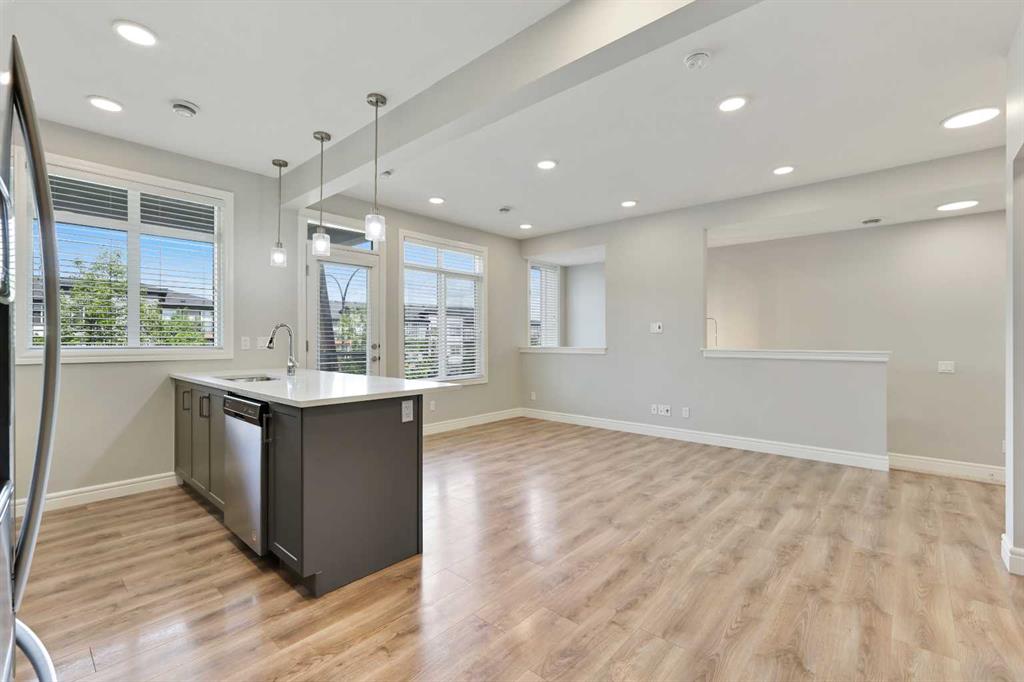 19617 45 Street Property Photo 8