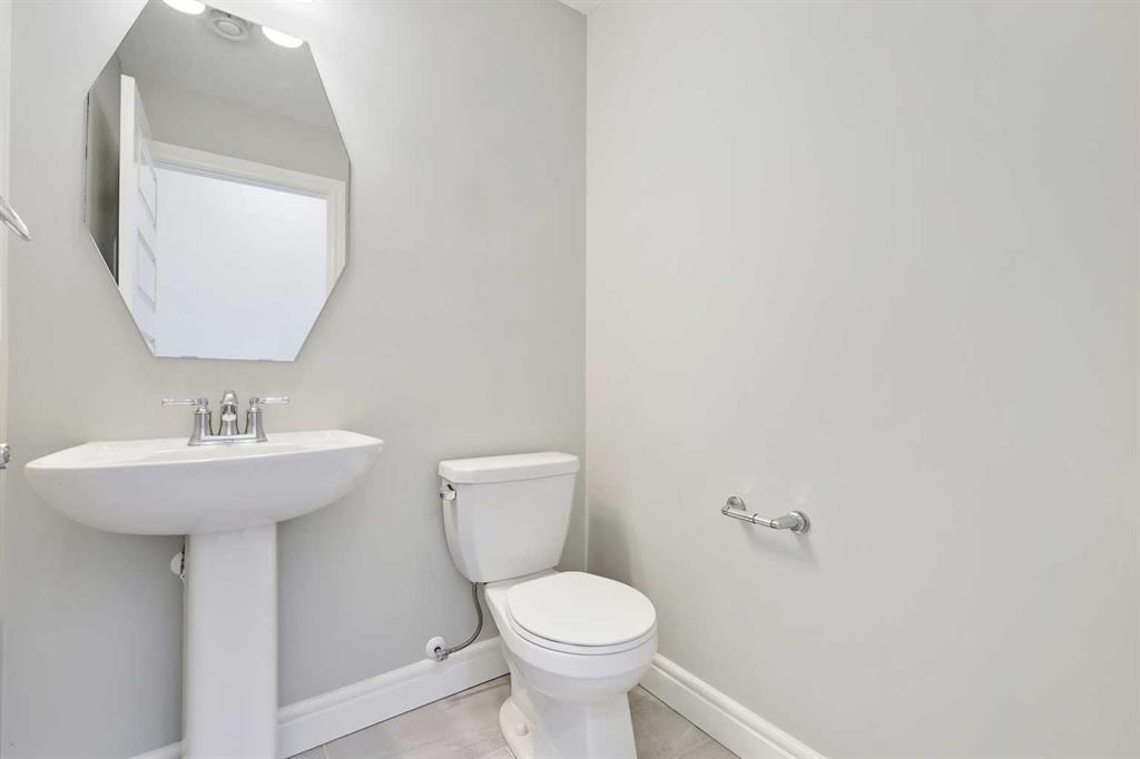 19617 45 Street Property Photo 10