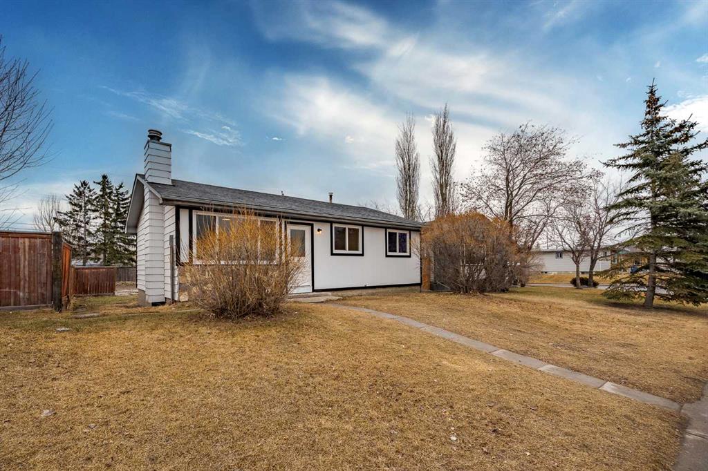2916 41 Street Property Photo 2