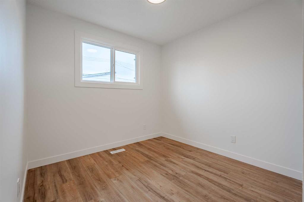 2916 41 Street Property Photo 19