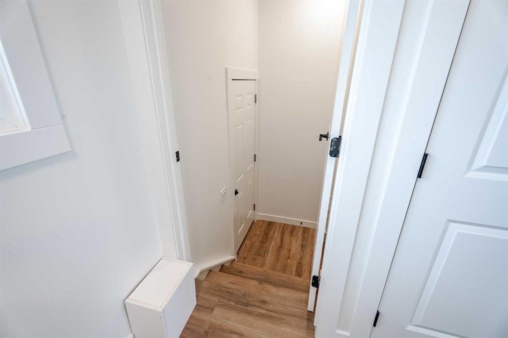 2916 41 Street Property Photo 24