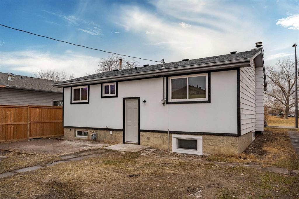 2916 41 Street Property Photo 37