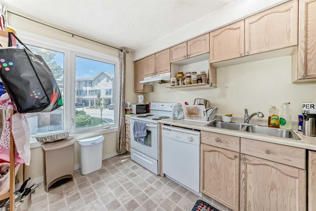 12 Coachway Gardens Property Photo 3