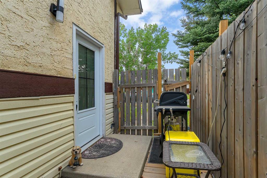 4716a 44 Avenue Property Photo 3