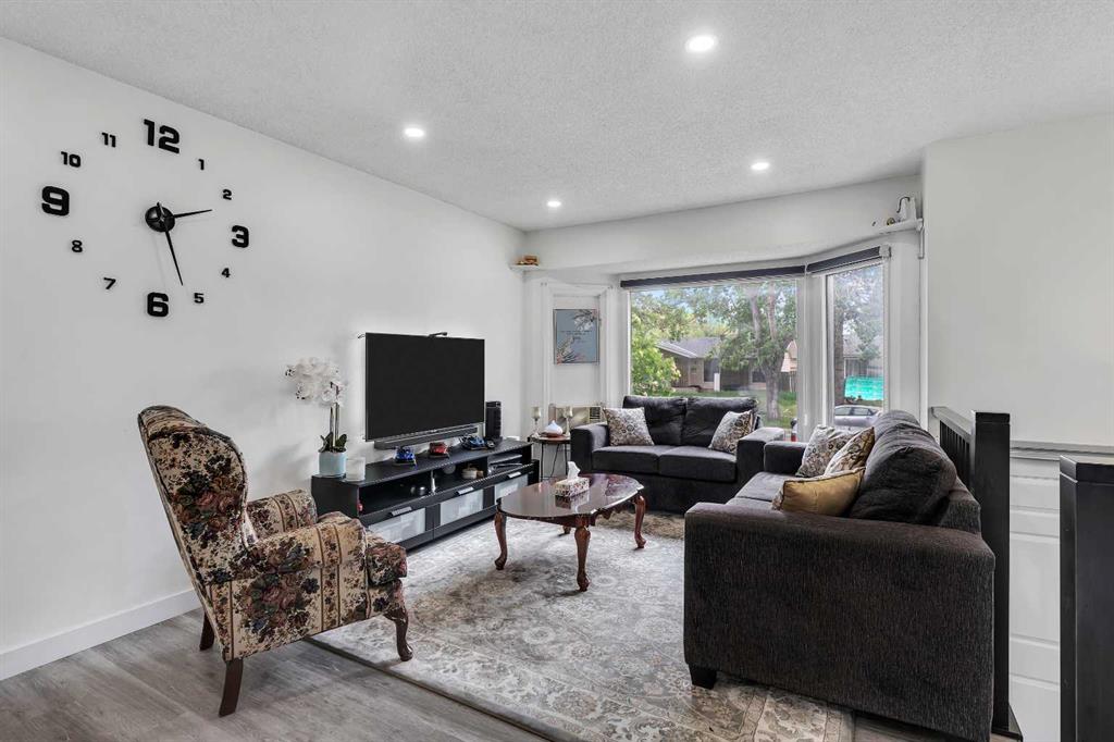 4716a 44 Avenue Property Photo 8