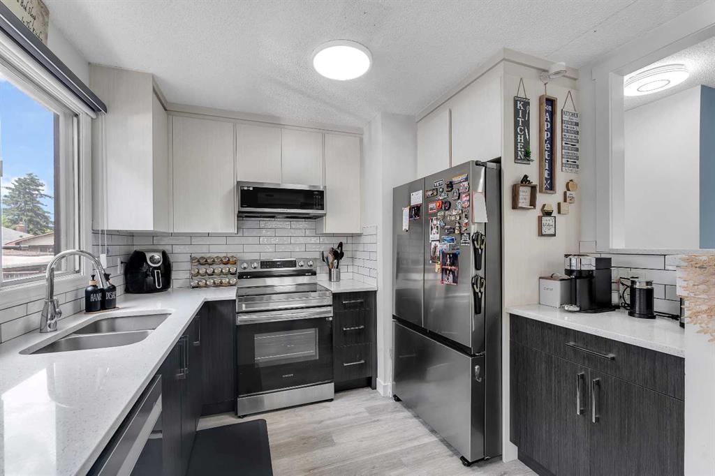 4716a 44 Avenue Property Photo 10