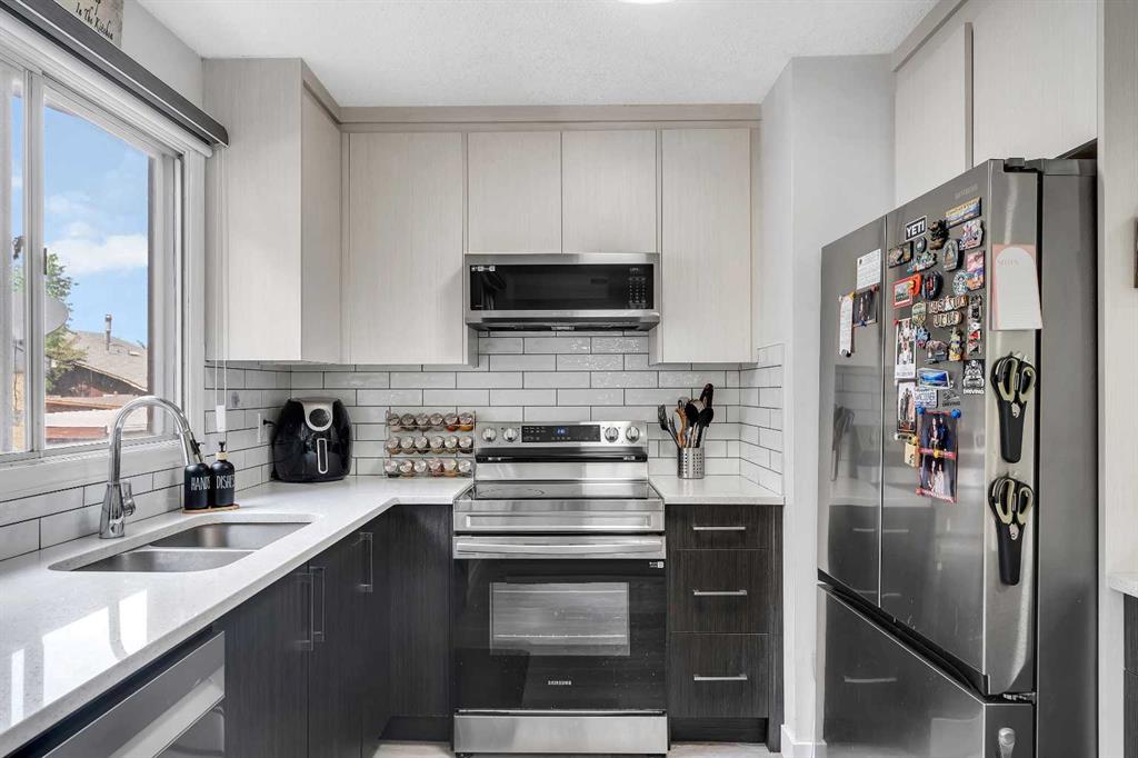4716a 44 Avenue Property Photo 11