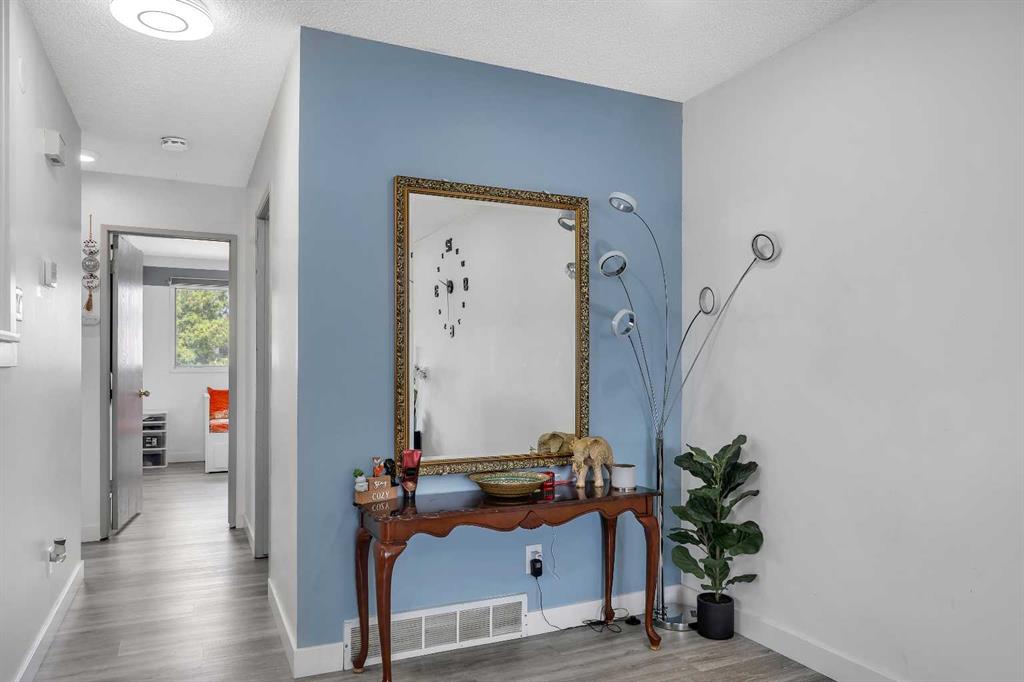 4716a 44 Avenue Property Photo 12