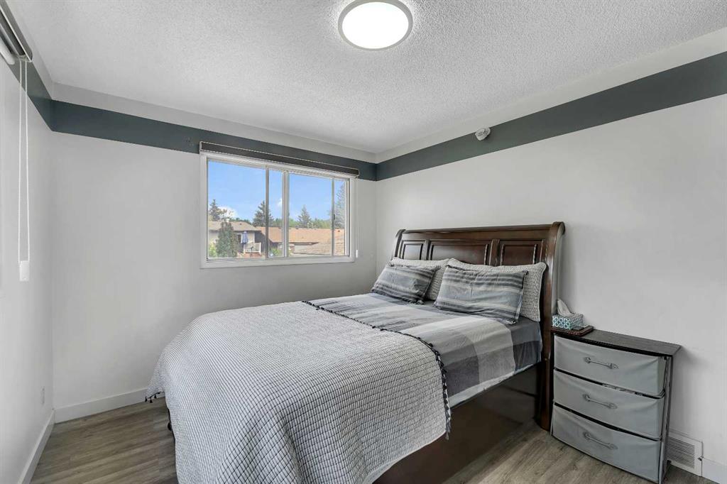 4716a 44 Avenue Property Photo 14