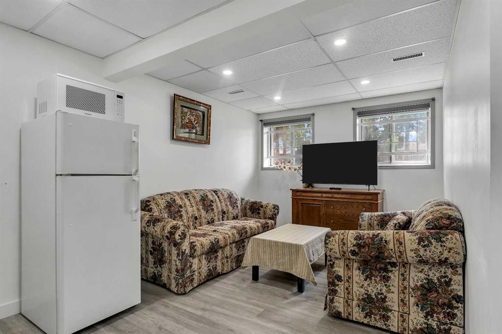 4716a 44 Avenue Property Photo 19