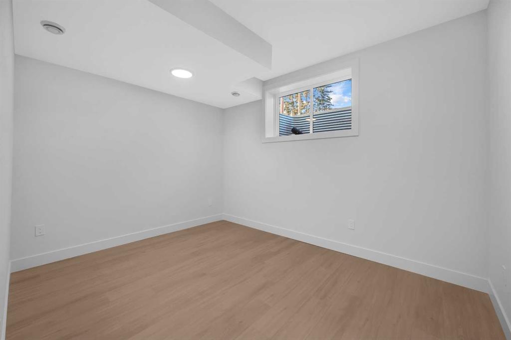 7722 46 Avenue Property Photo 38