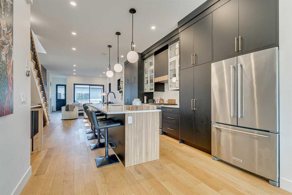 2219 32 Street Property Photo 6
