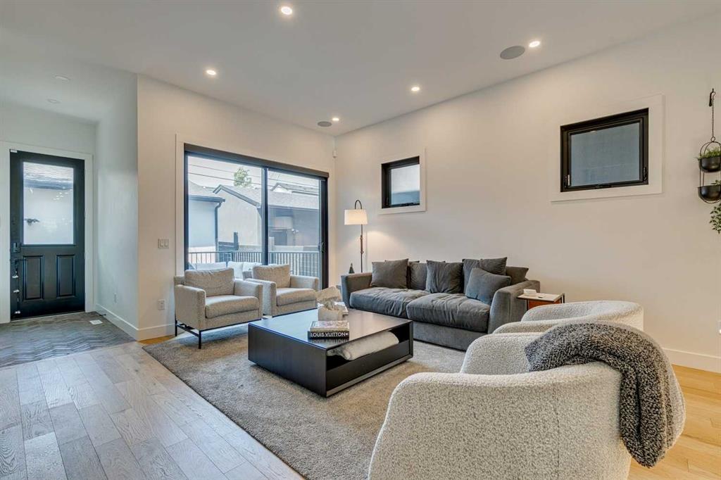 2219 32 Street Property Photo 15