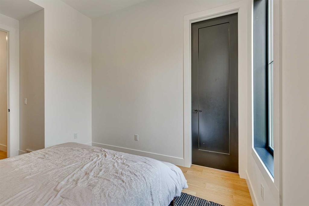 2219 32 Street Property Photo 33