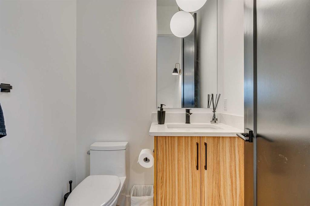 2219 32 Street Property Photo 34