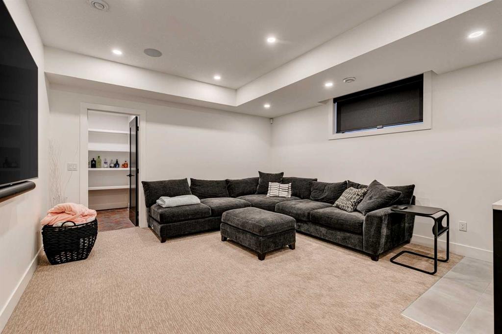 2219 32 Street Property Photo 35
