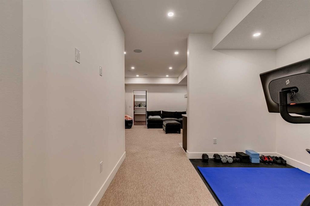2219 32 Street Property Photo 38