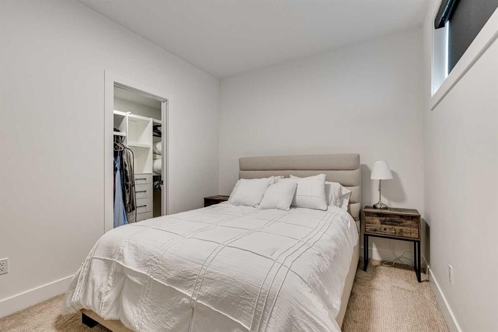2219 32 Street Property Photo 41
