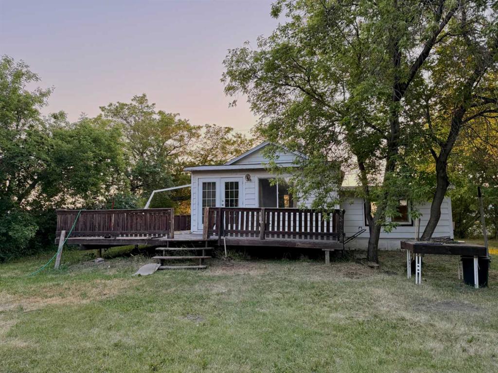 4621 46 Street Property Photo 2