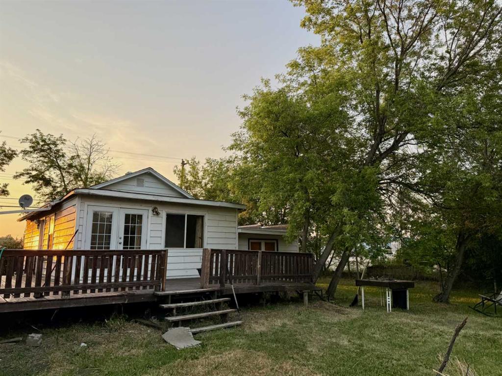 4621 46 Street Property Photo 3
