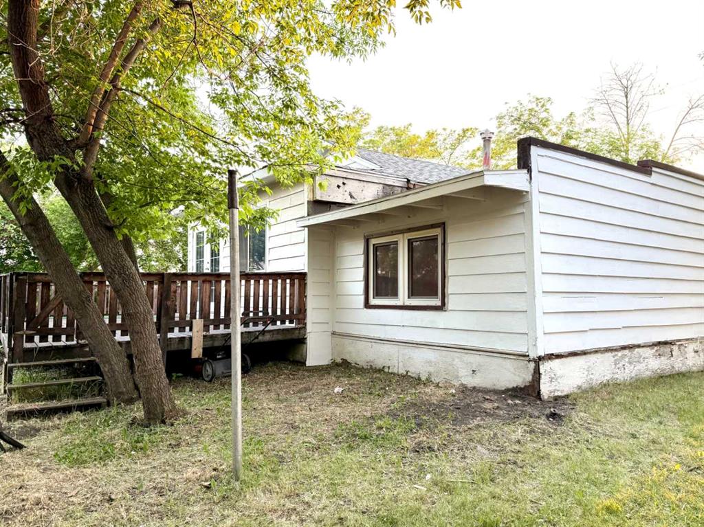 4621 46 Street Property Photo 5