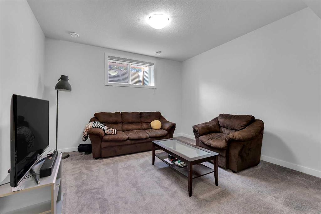 264 Reunion Loop Property Photo 31