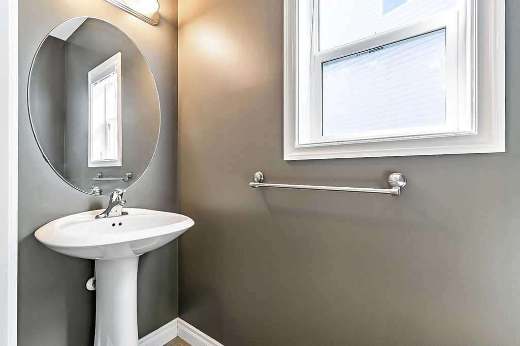521 Westmount Close Property Photo 16