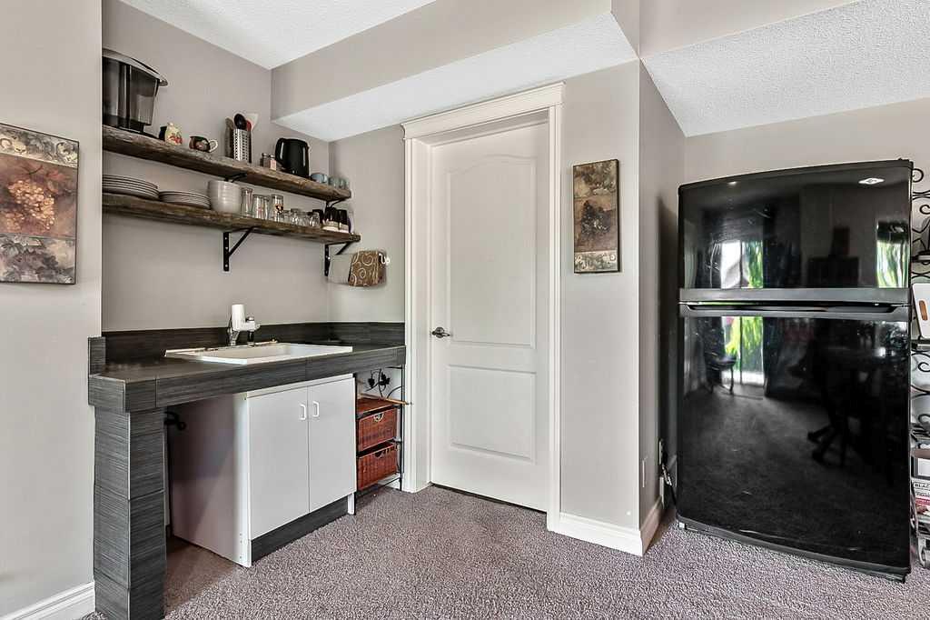 521 Westmount Close Property Photo 33