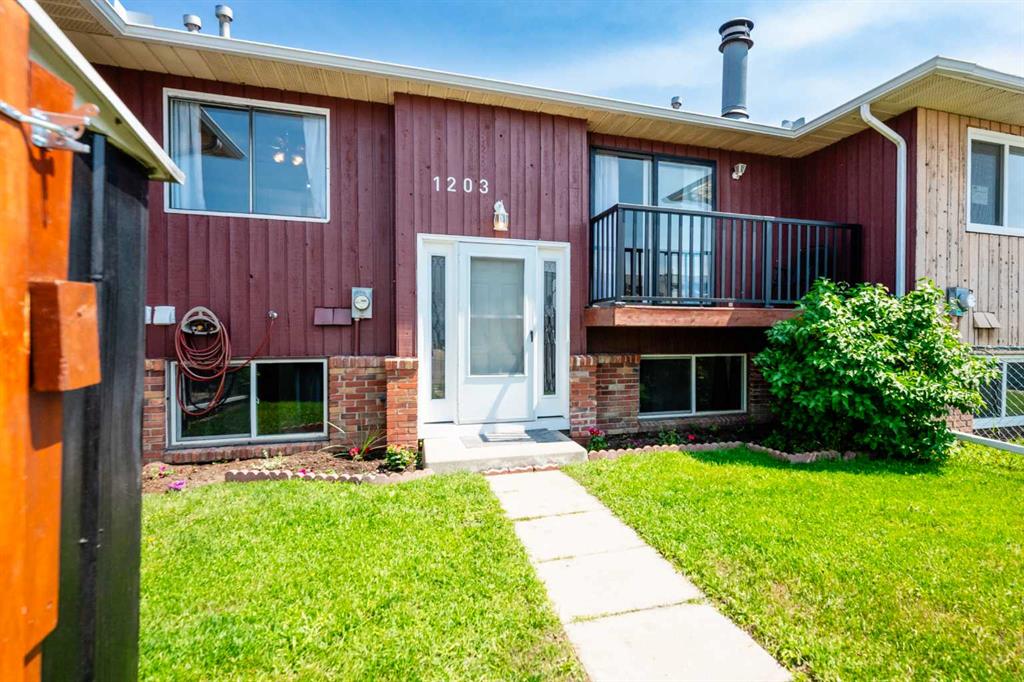 1203 44 Street E Property Photo 2