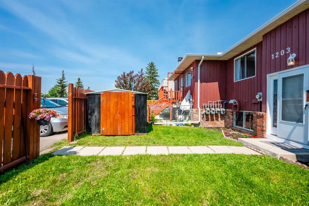 1203 44 Street E Property Photo 3