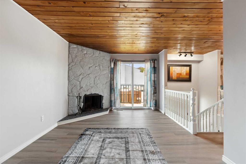 1203 44 Street E Property Photo 5