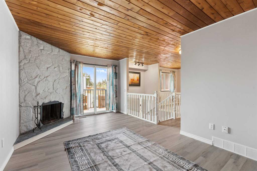 1203 44 Street E Property Photo 6