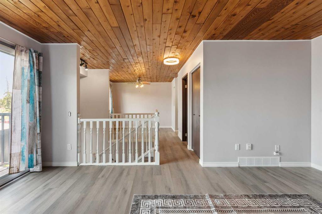 1203 44 Street E Property Photo 8