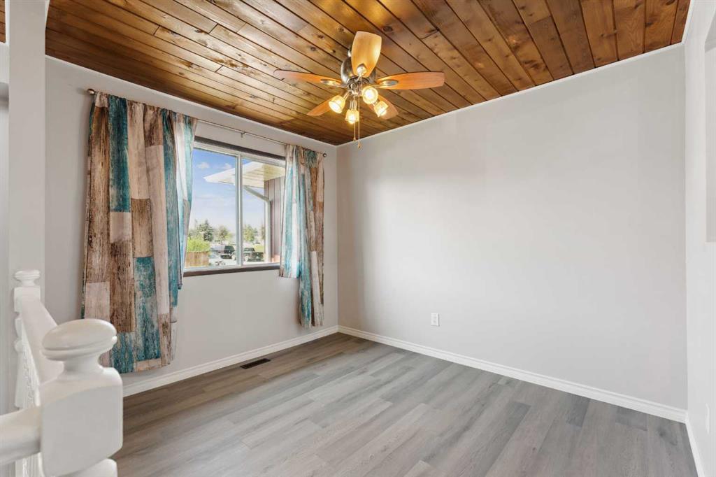 1203 44 Street E Property Photo 12