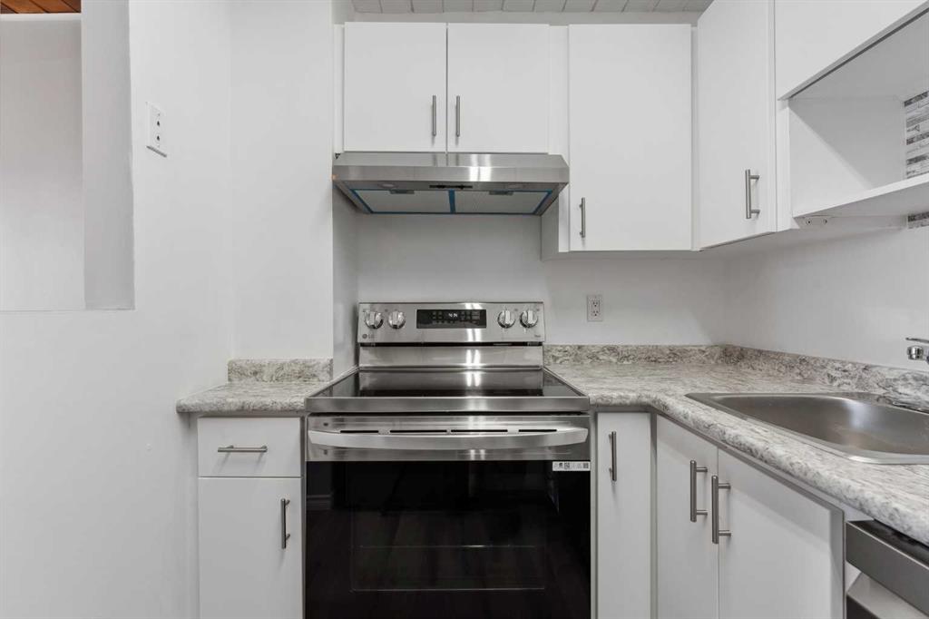 1203 44 Street E Property Photo 15