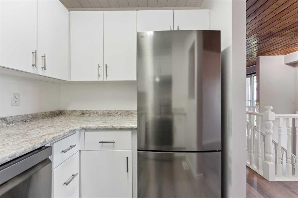 1203 44 Street E Property Photo 17