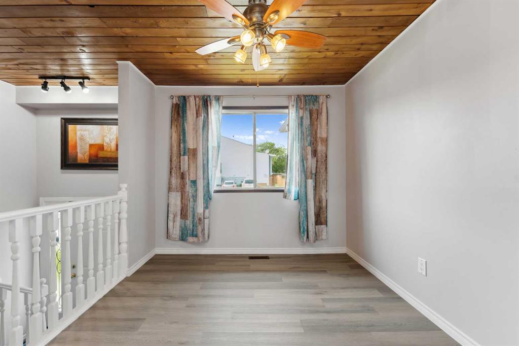 1203 44 Street E Property Photo 18