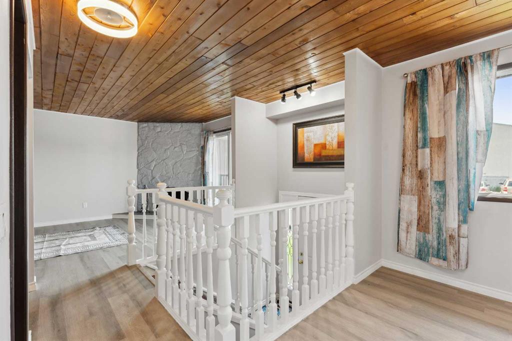 1203 44 Street E Property Photo 19